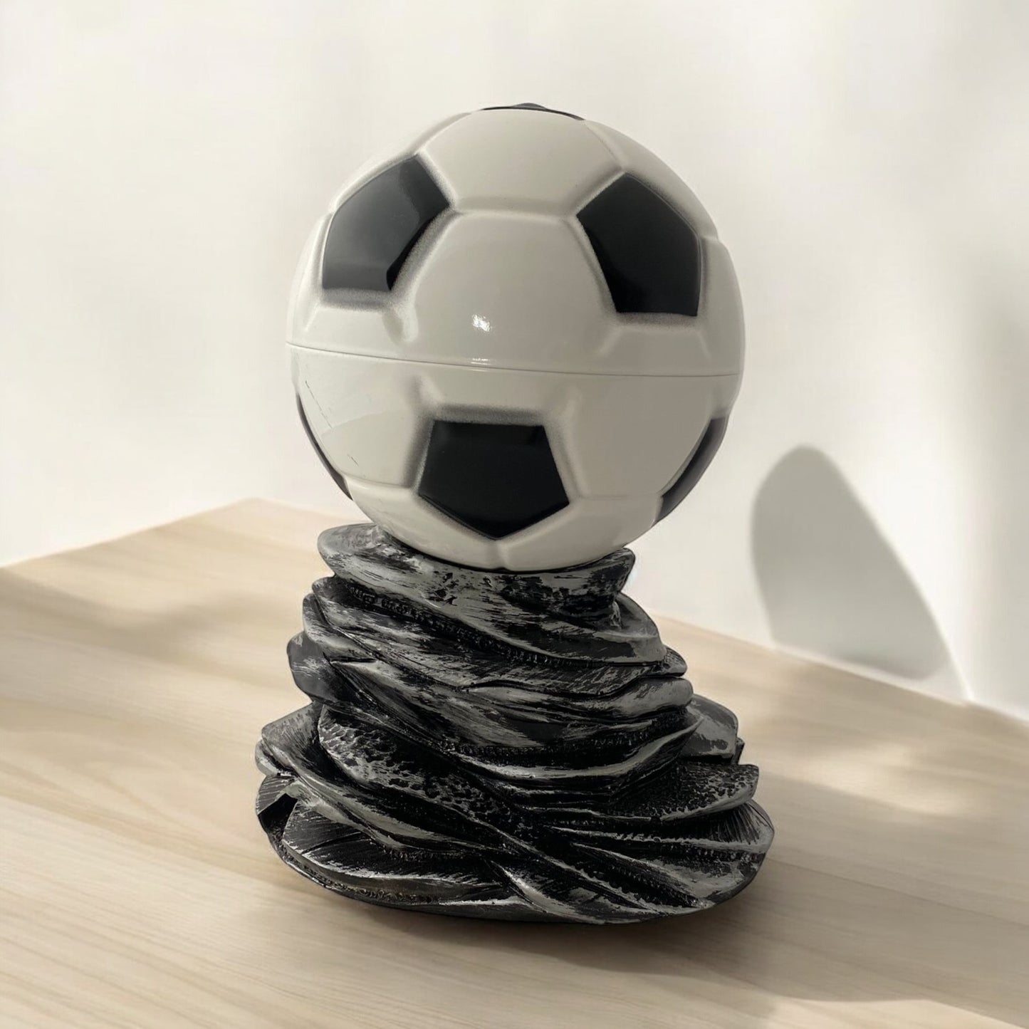 Trofeo Pallone da calcio su roccia