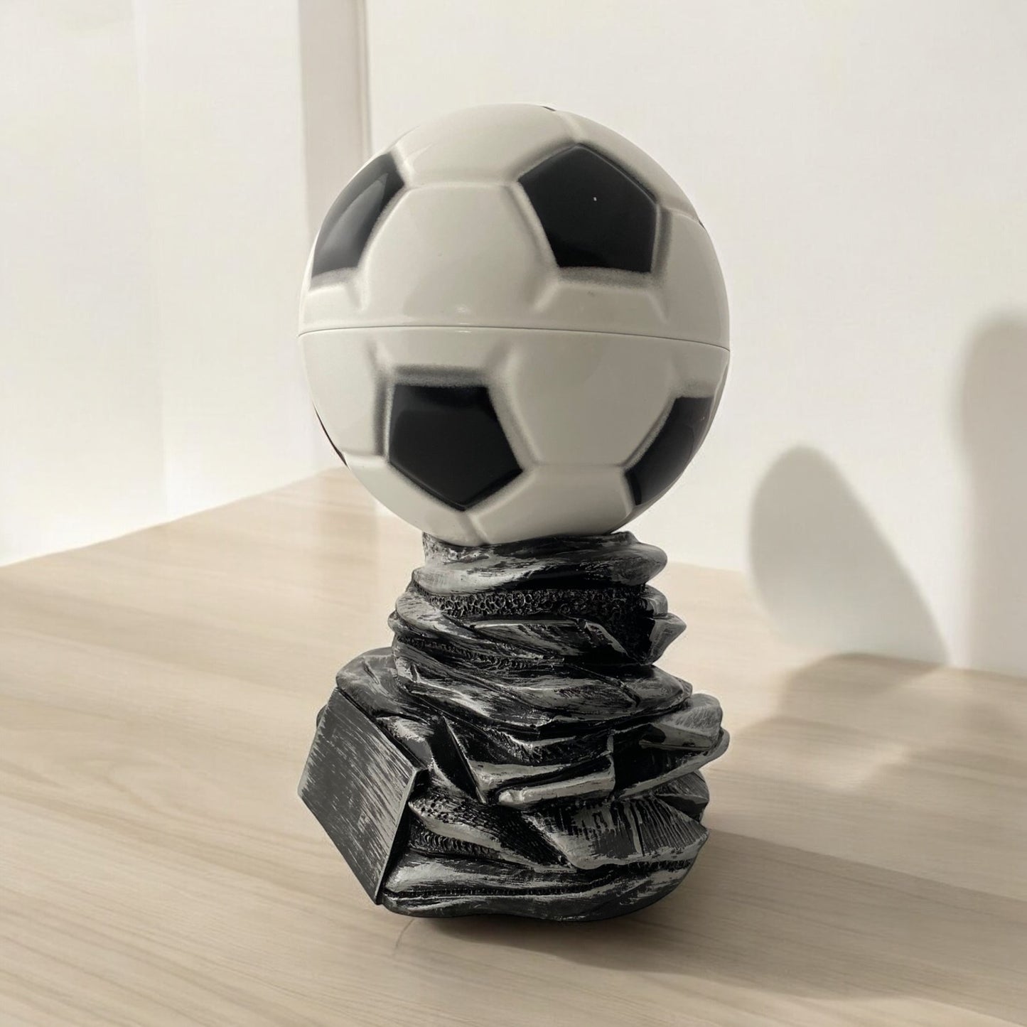 Trofeo Pallone da calcio su roccia